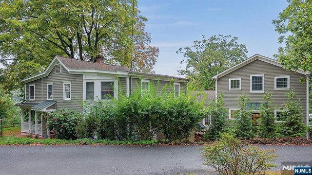 35 Woodledge Road, Watchung, NJ 07069