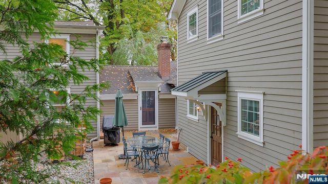 35 Woodledge Road, Watchung, NJ 07069