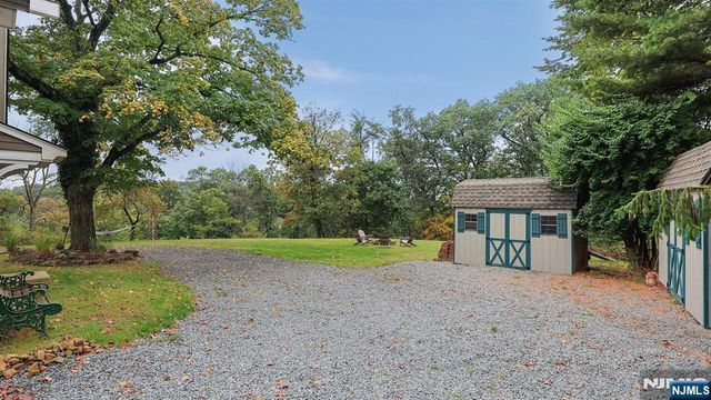 35 Woodledge Road, Watchung, NJ 07069