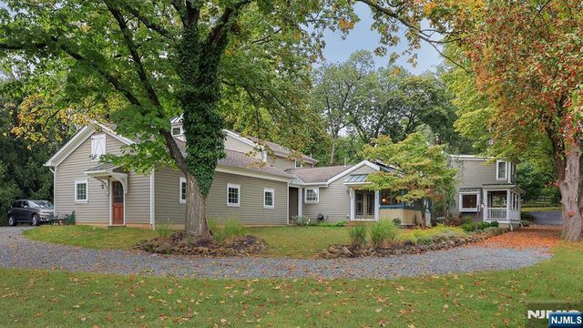 35 Woodledge Road, Watchung, NJ 07069