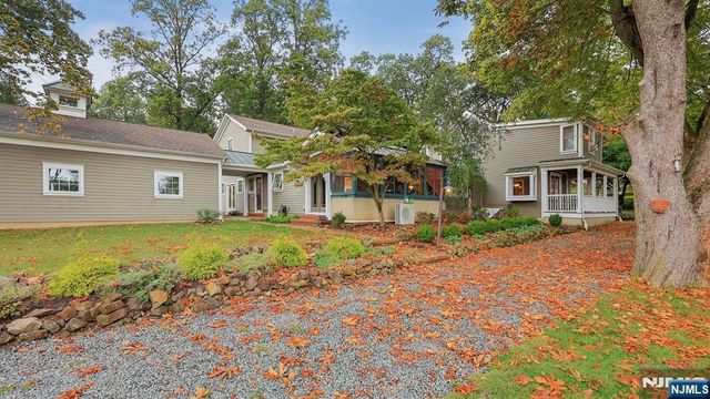 35 Woodledge Road, Watchung, NJ 07069
