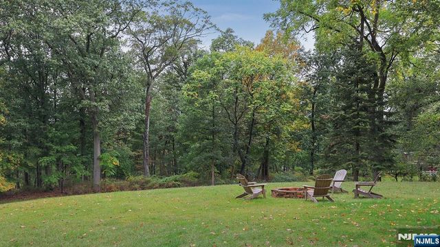 35 Woodledge Road, Watchung, NJ 07069