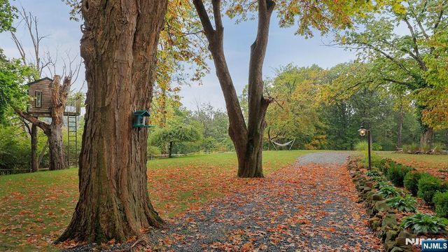 35 Woodledge Road, Watchung, NJ 07069