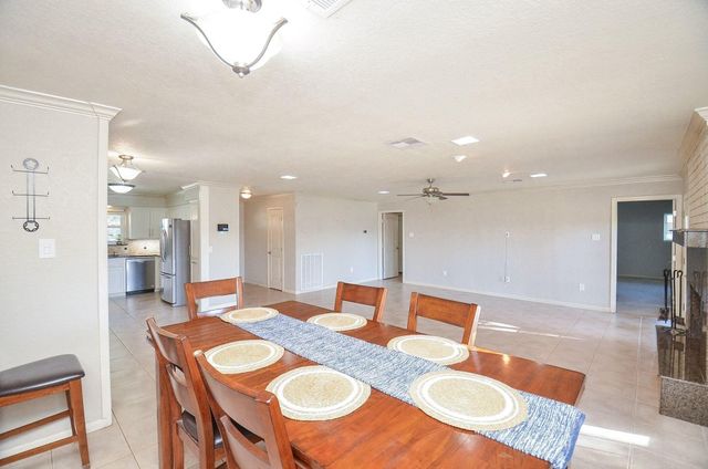 2624 Del Monte Avenue, Bay City, TX 77414