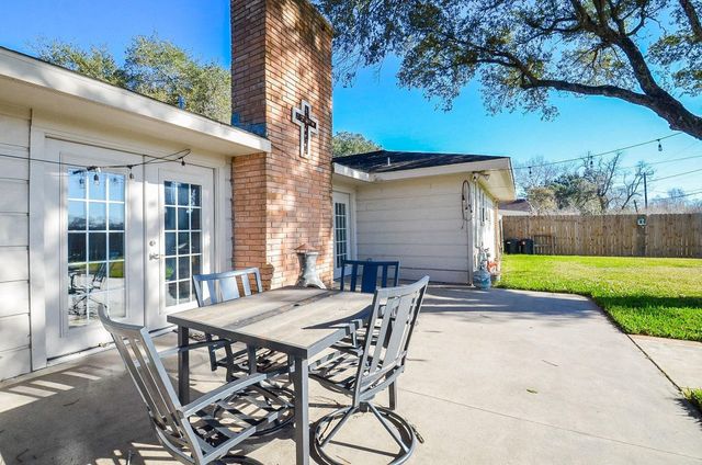 2624 Del Monte Avenue, Bay City, TX 77414