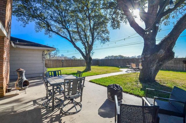 2624 Del Monte Avenue, Bay City, TX 77414