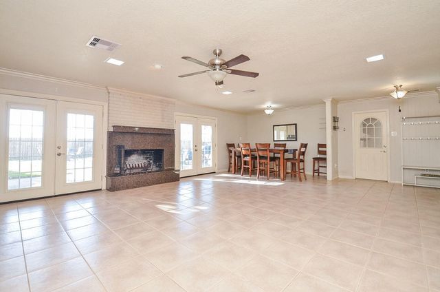 2624 Del Monte Avenue, Bay City, TX 77414