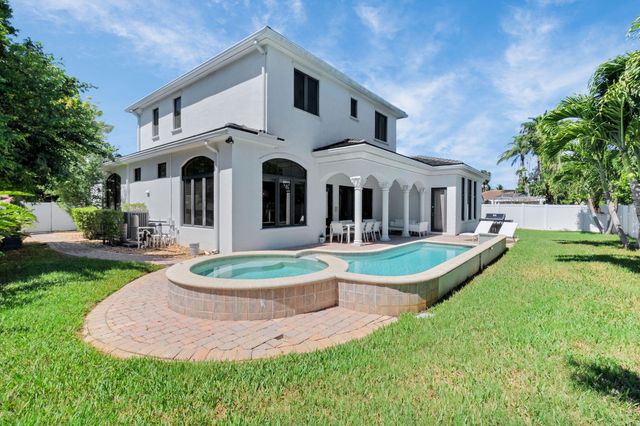 22175 Larkspur Trail, Boca Raton, FL 33433