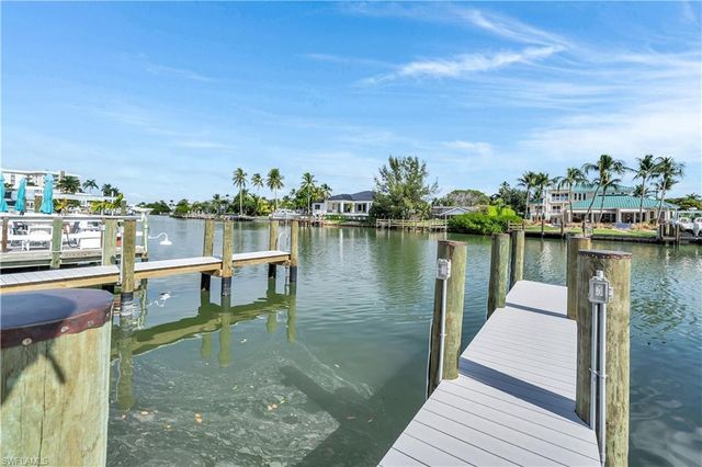 1950 Gulf Shore BLVD N # 201, Naples, FL 34102