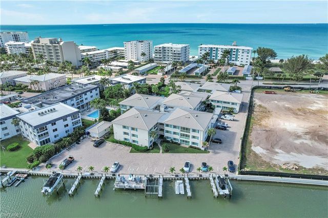 1950 Gulf Shore BLVD N # 201, Naples, FL 34102