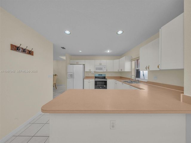 12345 NW 1st St, Plantation, FL 33325