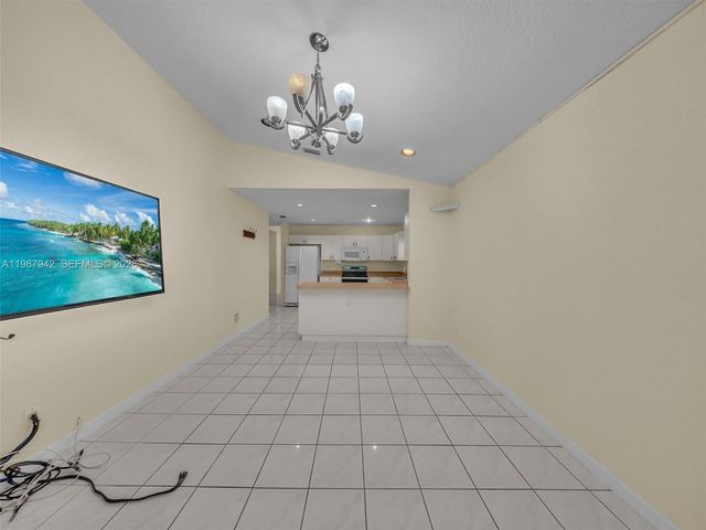 12345 NW 1st St, Plantation, FL 33325