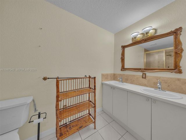 12345 NW 1st St, Plantation, FL 33325