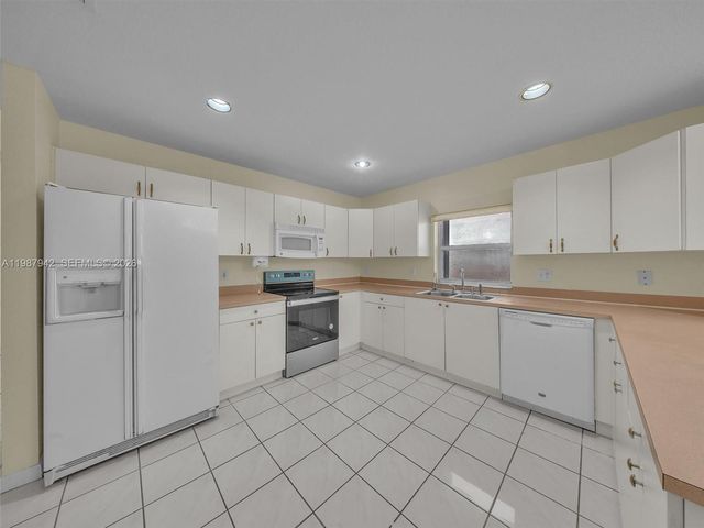 12345 NW 1st St, Plantation, FL 33325