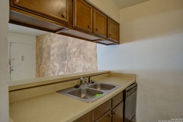 8702 Village Bldg 8 - 814, San Antonio, TX 78217