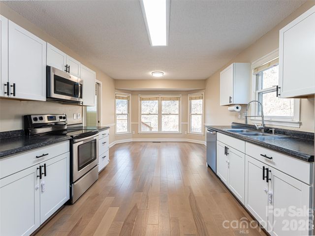 8 Turkey Toe Lane, Arden, NC 28704