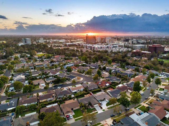 2646 Larchmont Avenue, Santa Ana, CA 92705