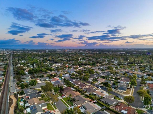 2646 Larchmont Avenue, Santa Ana, CA 92705