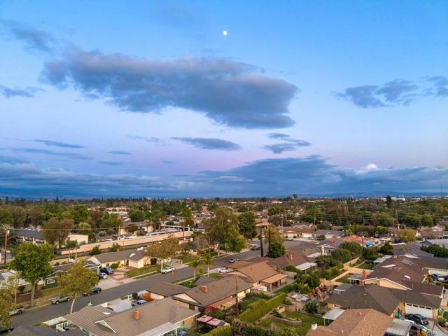 2646 Larchmont Avenue, Santa Ana, CA 92705