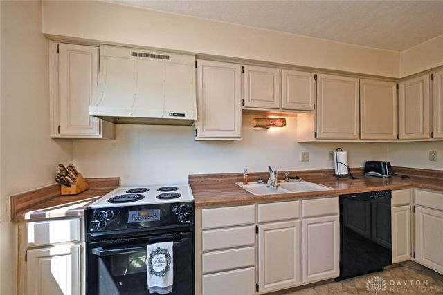 6032 Cinnamon Tree Court, Englewood, OH 45322
