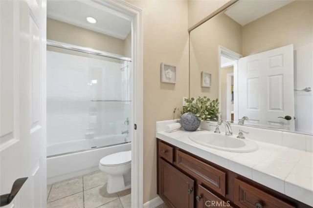 6 Versailles, Irvine, CA 92602