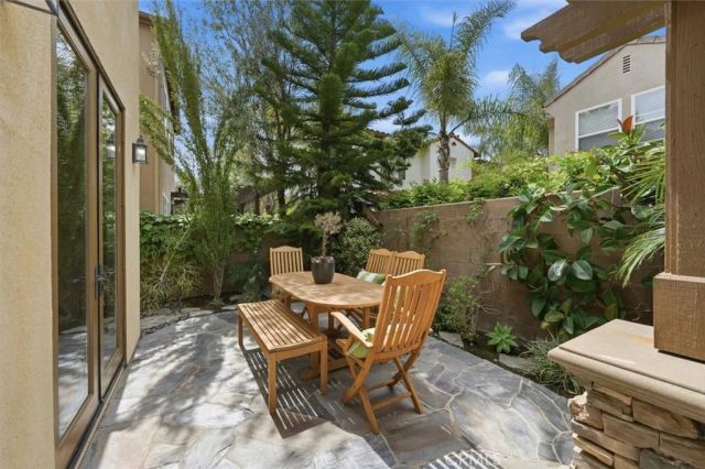 6 Versailles, Irvine, CA 92602