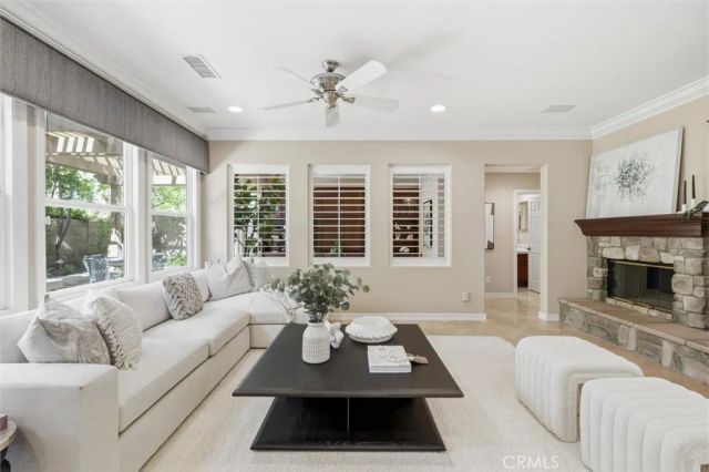 6 Versailles, Irvine, CA 92602