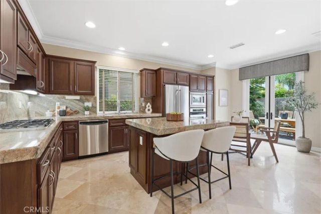 6 Versailles, Irvine, CA 92602