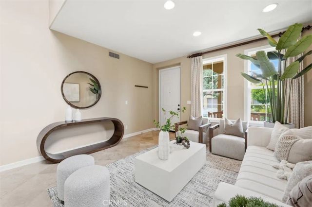 6 Versailles, Irvine, CA 92602