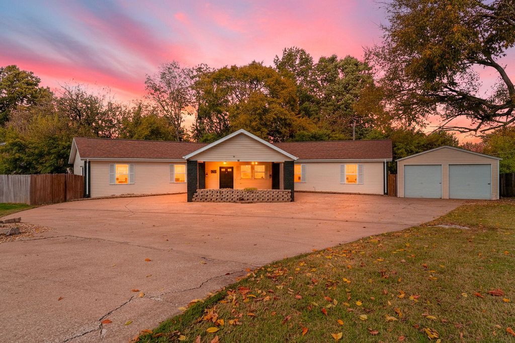 1565 East Briar Street, Springfield, MO 65804