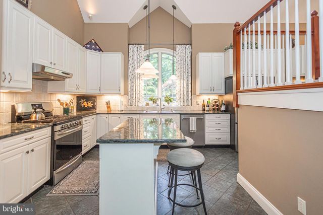 975 TAYLORSVILLE RD, Washington Crossing, PA 18977