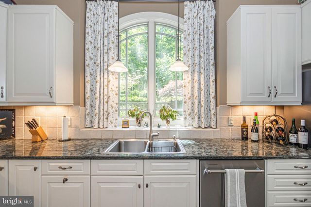 975 TAYLORSVILLE RD, Washington Crossing, PA 18977