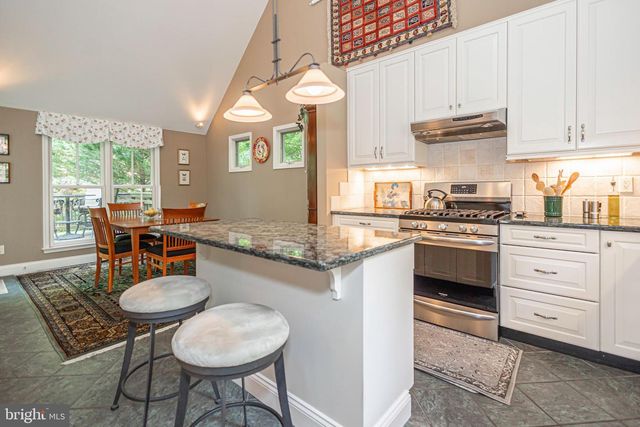 975 TAYLORSVILLE RD, Washington Crossing, PA 18977