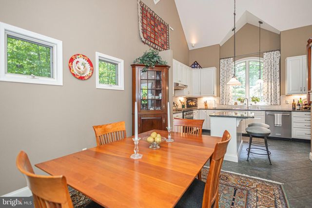 975 TAYLORSVILLE RD, Washington Crossing, PA 18977