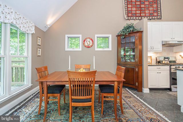 975 TAYLORSVILLE RD, Washington Crossing, PA 18977