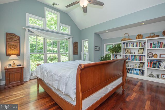 975 TAYLORSVILLE RD, Washington Crossing, PA 18977
