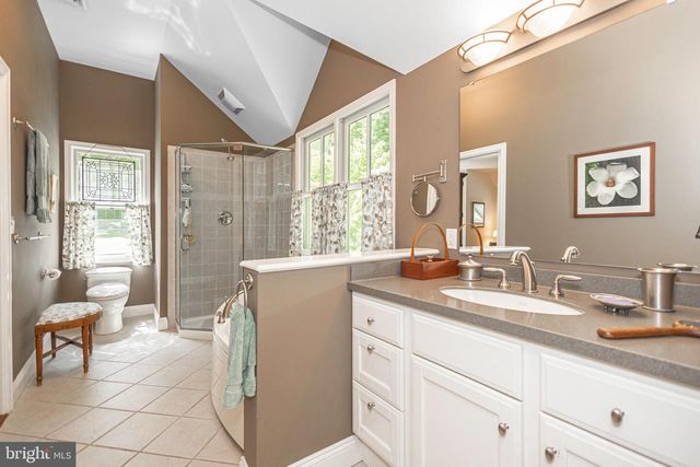 975 TAYLORSVILLE RD, Washington Crossing, PA 18977