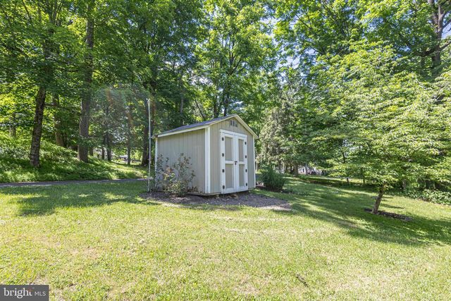 975 TAYLORSVILLE RD, Washington Crossing, PA 18977