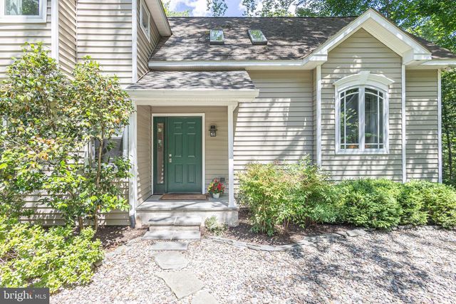 975 TAYLORSVILLE RD, Washington Crossing, PA 18977