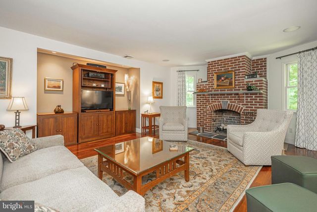 975 TAYLORSVILLE RD, Washington Crossing, PA 18977