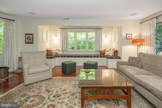 975 TAYLORSVILLE RD, Washington Crossing, PA 18977