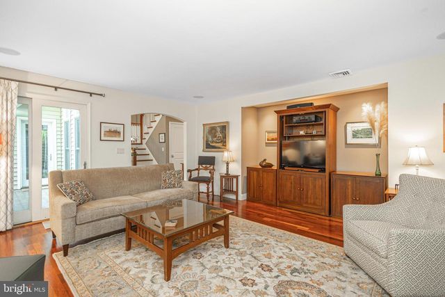 975 TAYLORSVILLE RD, Washington Crossing, PA 18977