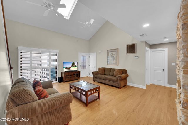 29 21st Avenue 10, Seaside Park, NJ 08752
