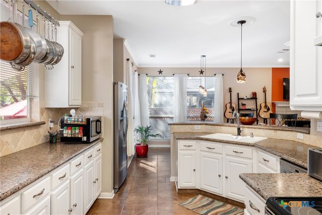102 Elm Hill Court, San Marcos, TX 78666