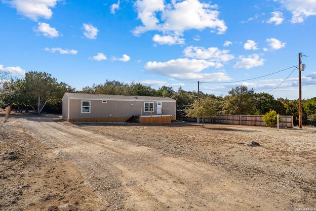483 Wright, Bandera, TX 78003