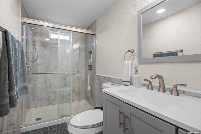 483 Wright, Bandera, TX 78003