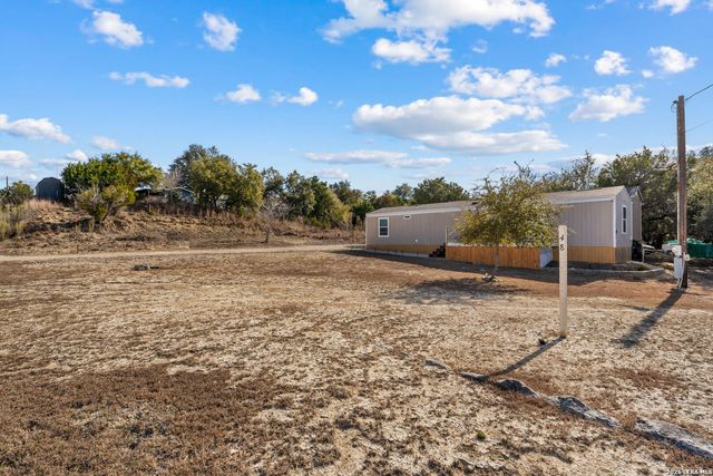 483 Wright, Bandera, TX 78003