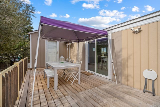 483 Wright, Bandera, TX 78003