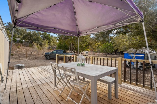 483 Wright, Bandera, TX 78003