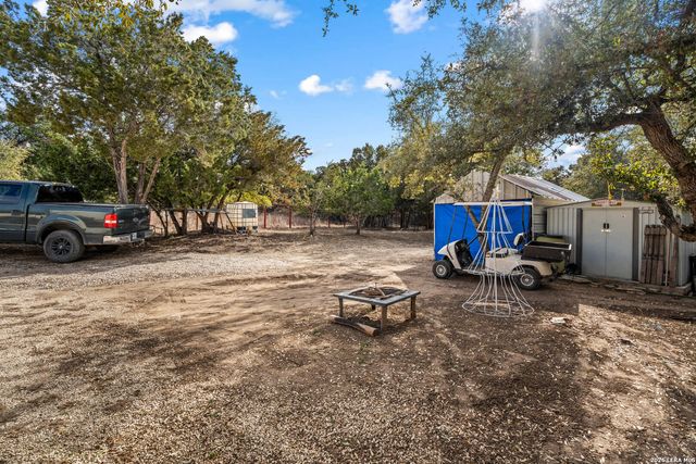 483 Wright, Bandera, TX 78003